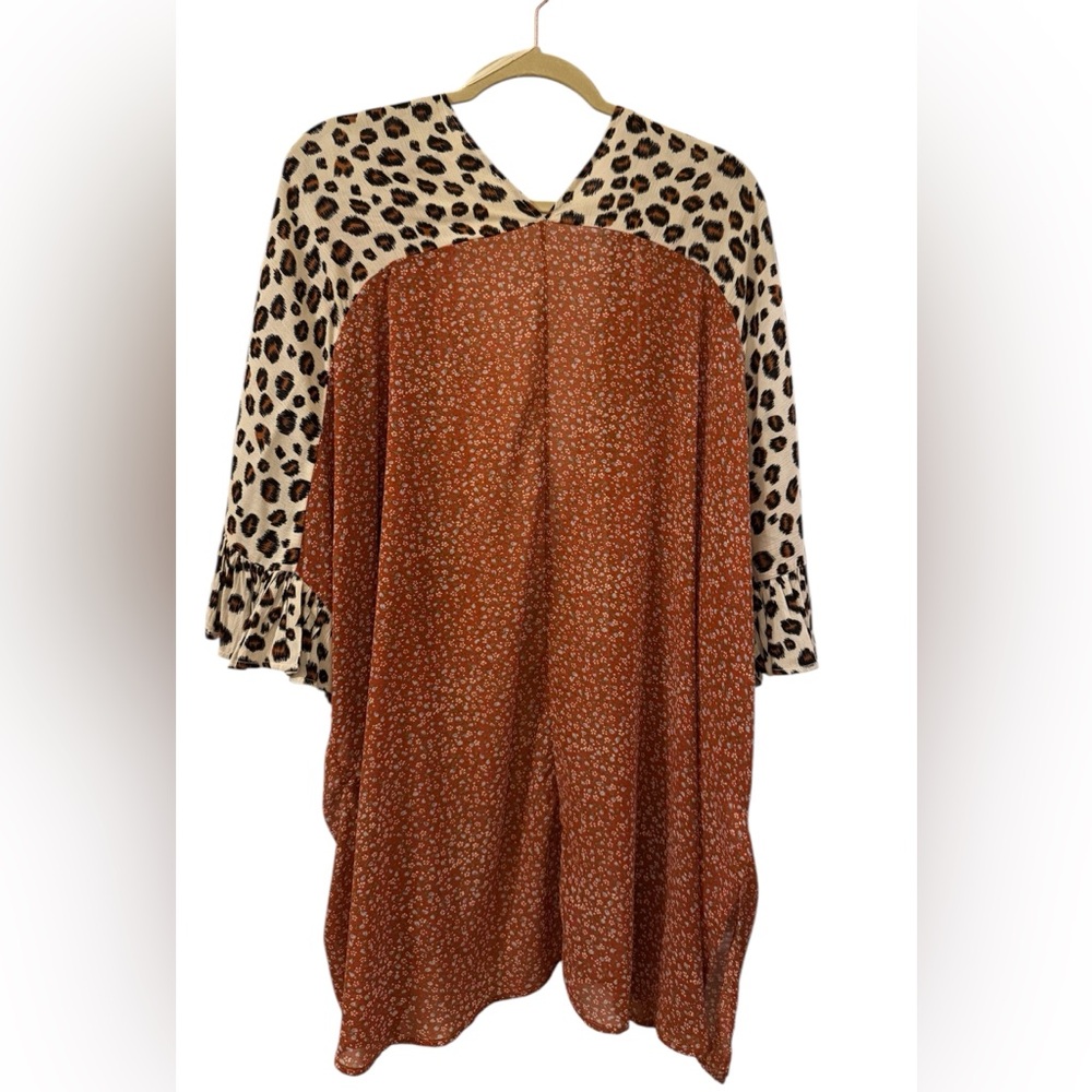 UMGEE Kimono Leopard Print and Rust
Size M/L EUC - Picture 2 of 4